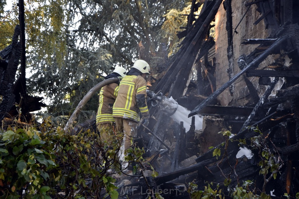 Grossfeuer Einfamilienhaus Siegburg Muehlengrabenstr P1124.JPG - Miklos Laubert